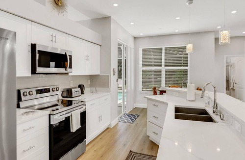 Central Naples House | Cul-de-sac 3 Bedroom+Den, Heated Pool Luxury Villa in Gated Community of Naples