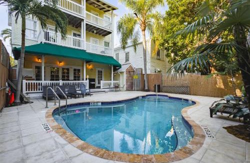 Key West Historic District Apartment | Curry House - Pool, King Bed & Balcony! Room 7