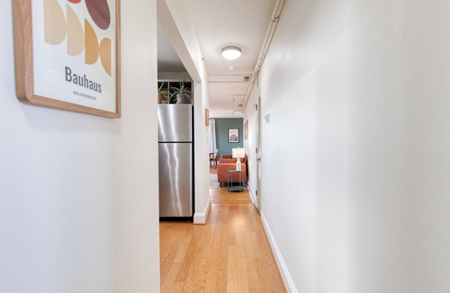 Mount Vernon Condo | Cute convenient condo in historic Mt Vernon mansion