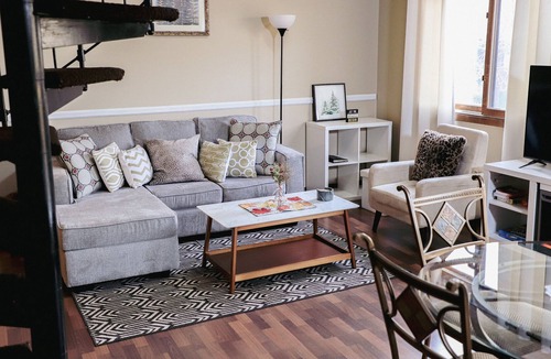 Vernon House | Cute & Cozy Townhouse minutes away from Minerals and Mountain Creek Ski Resort