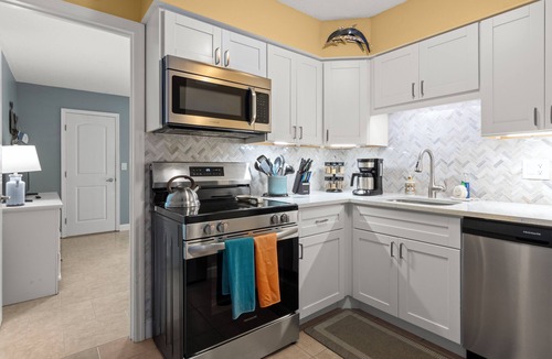 Sarasota Condo | Cute one bedroom condo. walk to the beach and st Armand circle