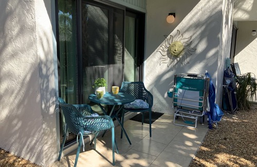 Sarasota Condo | Cute one bedroom condo. walk to the beach and st Armand circle