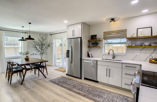 Sarasota Springs House | Cypress Inn - Modern home close to Siesta Key