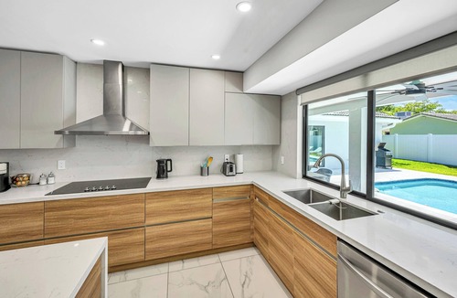 Emerald Hills House | Daily/Monthly Stay: New home 4BD w/a private pool & BBQ. 15 mins to beaches!