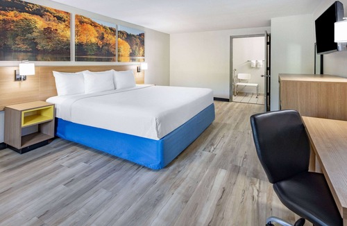 Arcadia Hotel | Days Inn by Wyndham Spartanburg Waccamaw