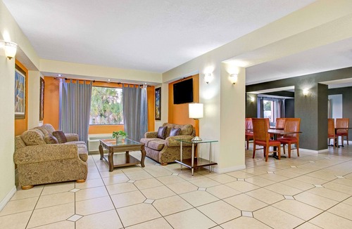 Tampa Hotel | Days Inn & Suites by Wyndham Tampa/Fairground/Casino Area