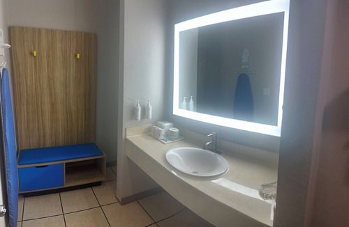 Tampa Hotel | Days Inn & Suites by Wyndham Tampa/Fairground/Casino Area