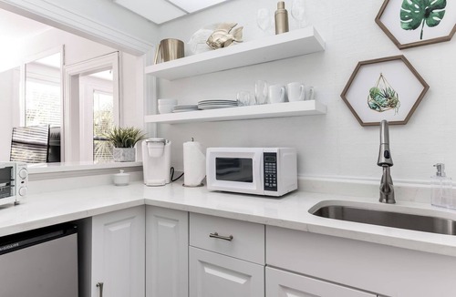 Palm Beach Condo | Deal! Special Pool/Beach Tropical Palm Beach 1 br