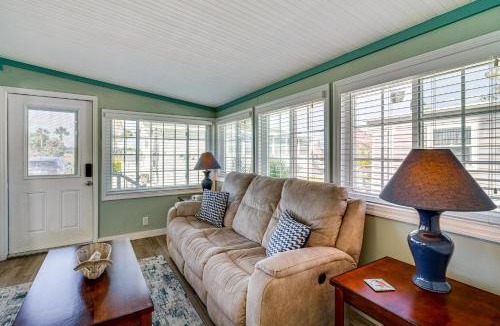 Fort Myers Beach House | Deck & Resort Perks: Home 3 Mi to Fort Myers Beach