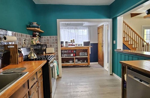 Hancock House | Delaware River Access | Walk to Town | Sleeps 10