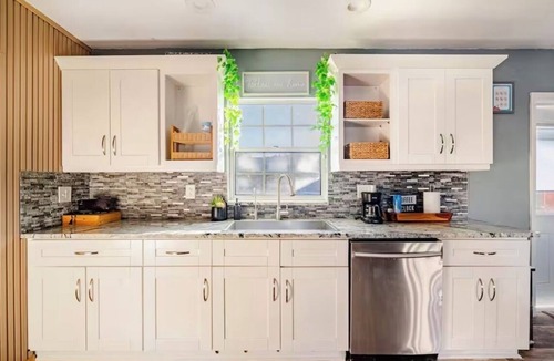 Brandon House | Delightful 4-bedroom house with pool in charming Brandon