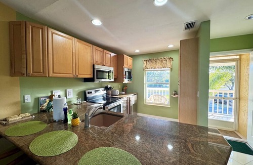 Hammock Bay Condo | Delightful Lake View Condo just minutes to Marco Island