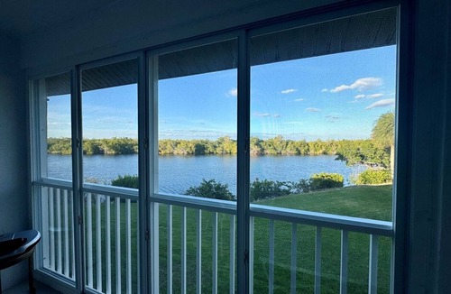 Hammock Bay Condo | Delightful Lake View Condo just minutes to Marco Island