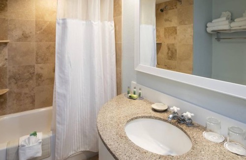 St. Pete Beach Hotel | Deluxe 1 King Bed at Island Grand at TradeWinds