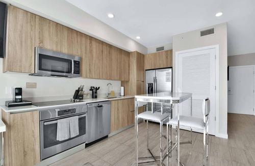 Northeast Miami Condo | Design District Studio · City View · Free Parking
