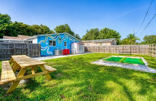Liberty City Apartment | Design District Studio, free parking, AC and WIFI