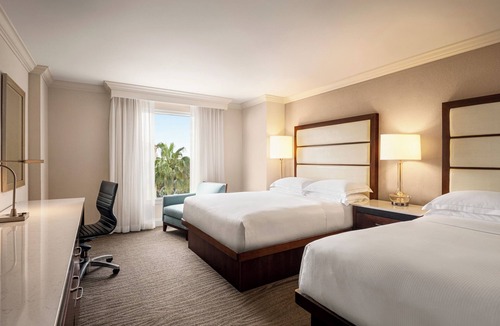 Park Shore Hotel | Designed for Memorable Getaways! 2 Units, Outdoor Swimming Pool, Free Parking!