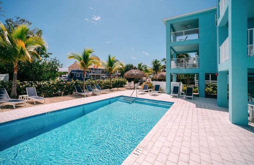 Long Key Hotel | Designed for Smooth, Memorable Getaways! Outdoor Pool, Pets Are Welcome!