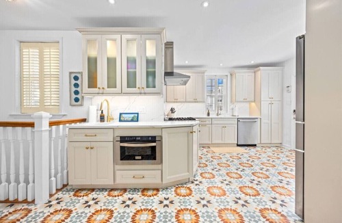 St. Leonard's Tract House | Designer 7BR Beach Block Estate – 7BR/5.5BA