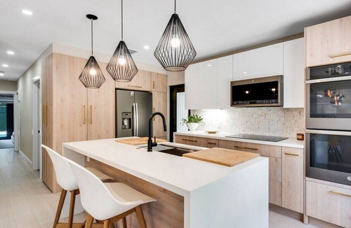 Spring Garden House | Designer Home w Pool & Fire pit - Free Parking, BBQ Grill, 10 min to Brickell