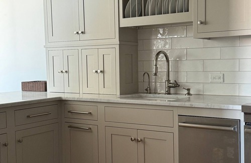 Harleston Village Apartment | Designer's Historic Downtown Pied a Terre near Broad. Private Parking 30-day min