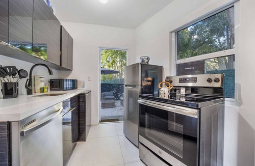 Northeast Miami Condo | Designer Studio | Close to Wynwood | Design District | Downtown
