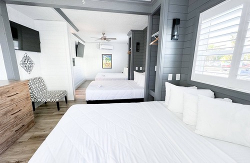 Clearwater Beach Hotel | Devon Shores - Triple Queen