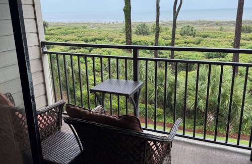 Hilton Head Island Condo | Direct Oceanfront, Private Balcony, WIFI, King bed, walk-in-shower, central air