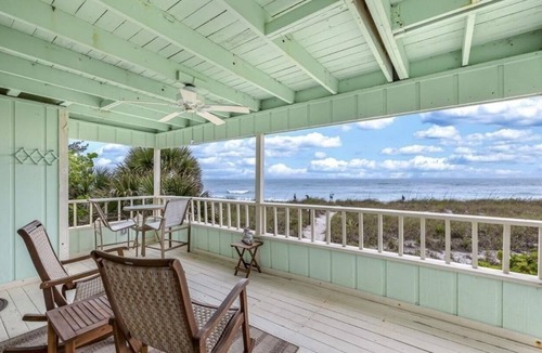 Englewood Condo | DIRECTLY ON PRIVATE BEACH! AMAZING PANORAMIC GULF VIEWS! MODERN, COZY CONDO