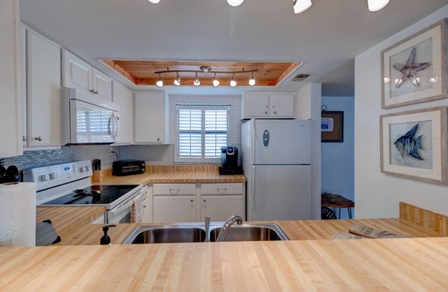 Brown Condo | Discounted rates on this Beautiful Beach View Condo