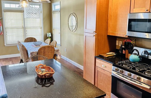 North End Condo | Discounts in Sept/Oct! Super beach condo -Pets- short walk to beach & boardwalk