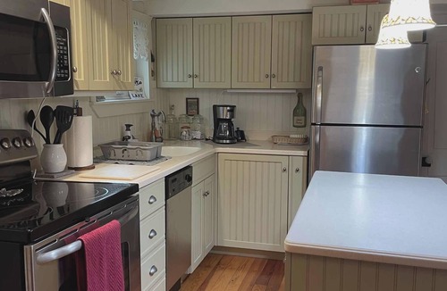 Mount Gretna Heights Cottage | ​Discover Mount Gretna Magic: Wake at the Lake