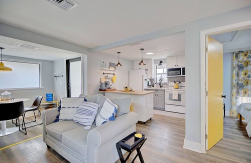 Sebring Cottage | Discover the charm of "The Sebring Sanctuary", a cozy getaway for relaxation .