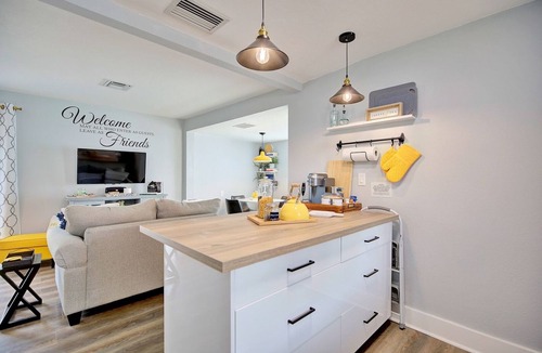 Sebring Cottage | Discover the charm of "The Sebring Sanctuary", a cozy getaway for relaxation .