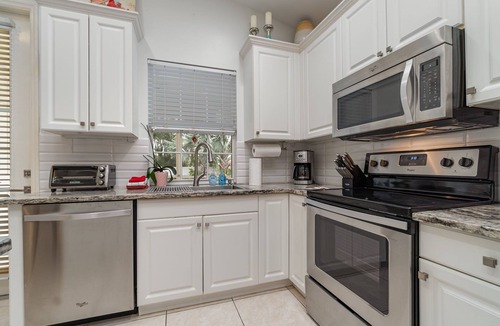 Bonita Springs House | *Discreet Retreat* Modern home W/Private BackYard
