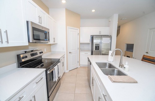 Kissimmee House | Disney Area Townhome Minutes to Parks Sleeps 7