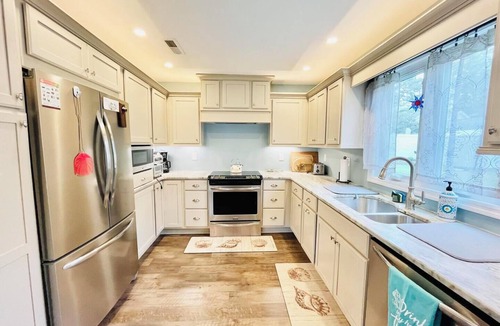 Dodds Addition House | Dog-Friendly Beach Home: Quiet Street, Walk to Beach, Remodeled & Spacious!
