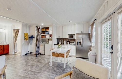 South Seminole Heights House | Dog friendly cottage near downtown Tampa and attractions with central AC and WD