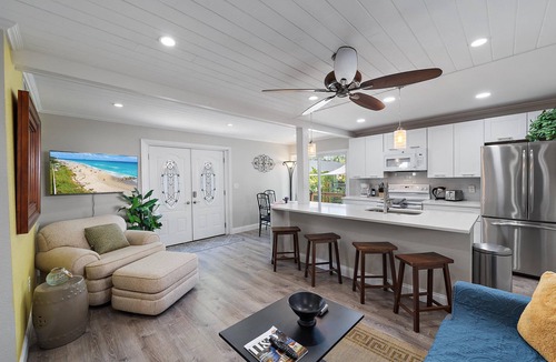 Indian Beach Sapphire Shores Cottage | Dog-Friendly, Cozy Cottage, Private Patio, Walk to Bay, Near Downtown