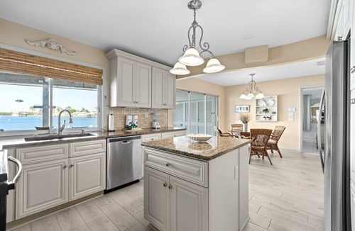 Isles of Capri House | Dog-Friendly Home and Guest House with Private Pool & Fast WiFi - Snowbirds OK