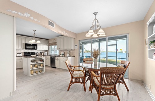 Isles of Capri House | Dog-Friendly Home and Guest House with Private Pool & Fast WiFi - Snowbirds OK