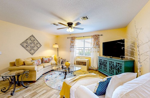 Vero Beach House | Dog-friendly home on a corner lot with renovated interior & private W/D