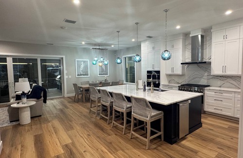 Fort Myers Beach House | Dolphin House! Spacious 4 bdm, 6 bath just steps away from beach and downtown