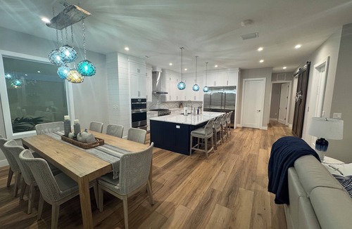 Fort Myers Beach House | Dolphin House! Spacious 4 bdm, 6 bath just steps away from beach and downtown