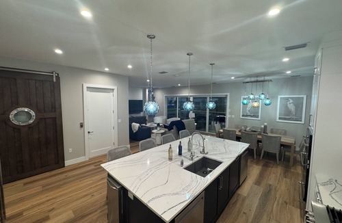 Fort Myers Beach House | Dolphin House! Spacious 4 bdm, 6 bath just steps away from beach and downtown