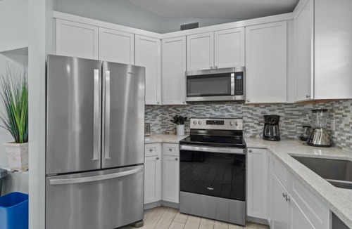 Mid Island House | Dolphin Run | Heated Pool, 3-Min Walk to Beach!