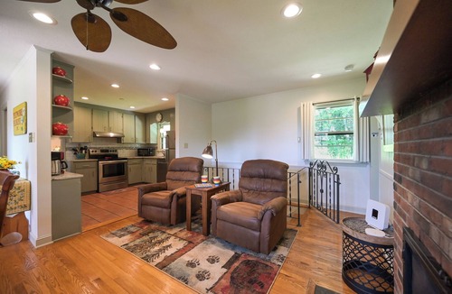 Kenilworth House | Don’t miss a minute of AVL! Nana’s Place is minutes from everything AVL!