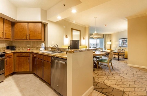 Doral Condo | Doral | Miami Golf Stay | Pool & Golf | 2BR