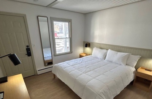 Watkins Glen House | Double Motel Room - NDM