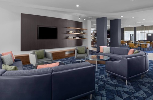 Oldsmar Hotel | Double the Comfort! 2 Units with Pool Access & Close to Tampa Bay Downs